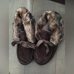 Isotoner slippers 6.5-7